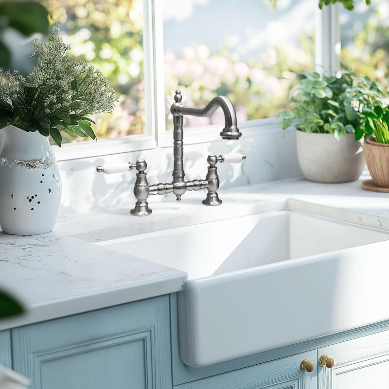 PB Robinet de cuisine à pont nostalgique en inox avec bec coudé et poignées blanches PBN.RVS.H.WH