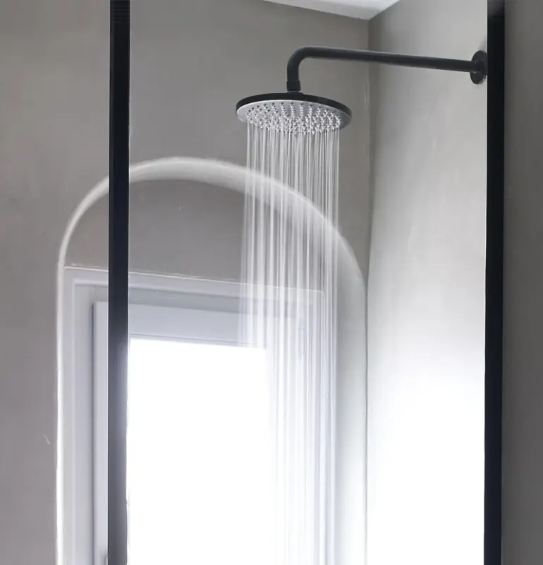 Waterevolution Flow pomme de douche 200 mm avec raccord mural noir mat T1641PR