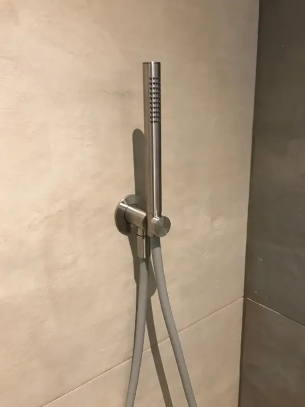 Ensemble de robinetterie de salle de bain Waterevolution Flow complet avec raccord mural, entièrement en acier inoxydable T1621IE