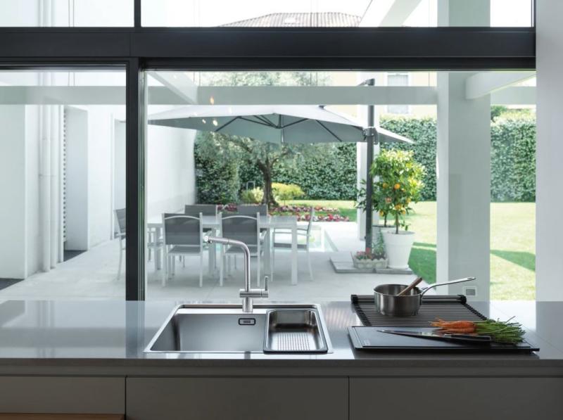 Robinetterie de cuisine en inox brossé Franke Atlas Neo avec bec extractible inox 115.0521.438