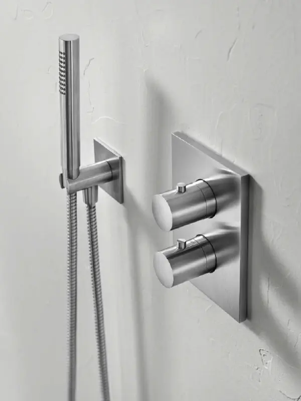SB 316 Douchette carrée avec flexible et crochet de suspension inox