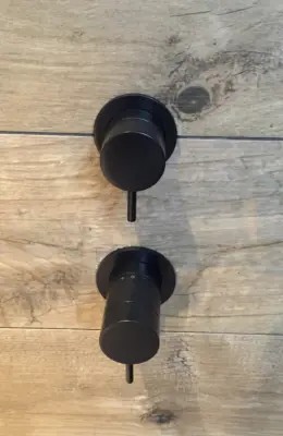 Ensemble de douche encastré Waterevolution Flow blanc mat avec thermostat, douche à effet pluie et douchette à main 1208957344