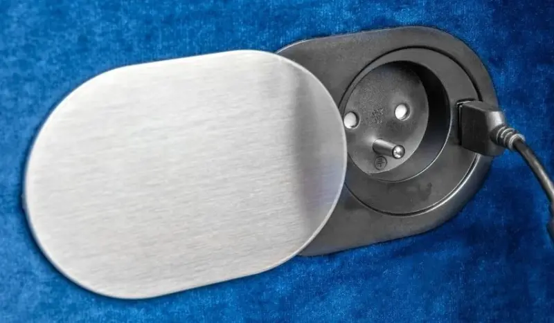 Prise de cuisine à encastrer Indux Slide mise à la terre de type E dans le plan de travail avec USB et prise de courant couleur inox 1208957392