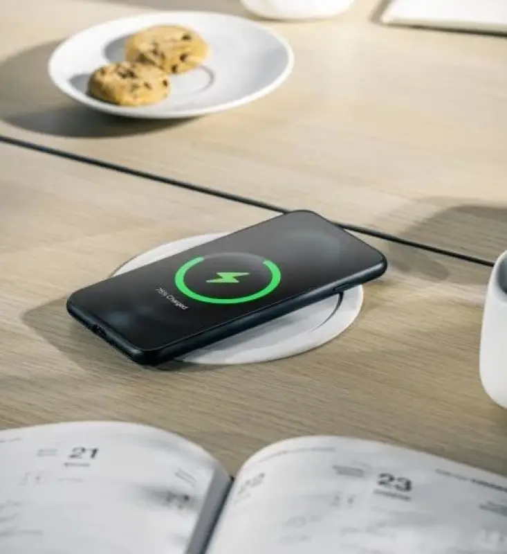 Indux Push bloc multiprise rétractable noir dans le plan de travail avec 4 prises et mise à la terre type E, 2 x USB, 2 x RJ45 et recharge sans fil 1208957421