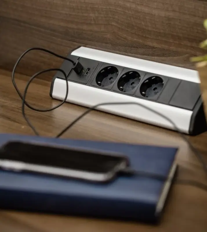 Indux Prise d'angle pour cuisine avec 3 prises de terre et 2 chargeurs USB 1208957431