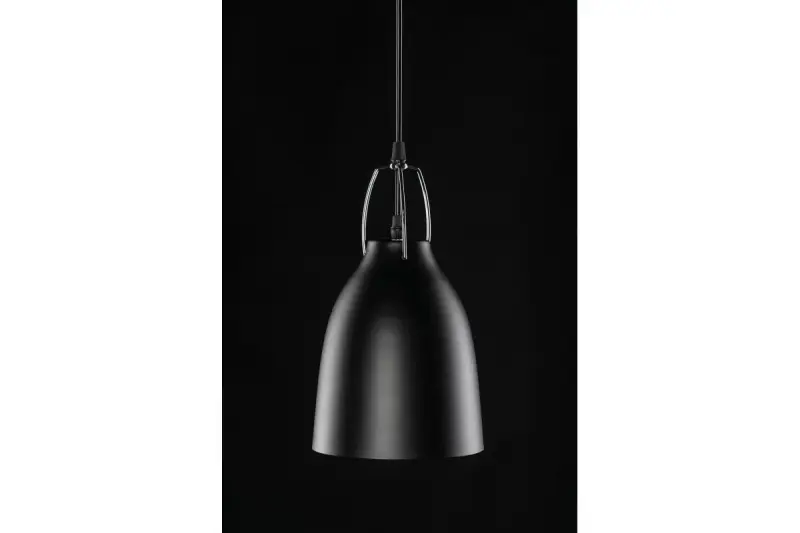Décor Orient Lampe à suspension conique en métal Noir avec intérieur blanc contrastant 4475