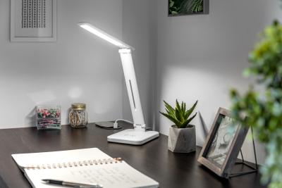 Decor Lampe de bureau LED IZUKA 6W 400lm AC220-240V 50/60Hz CCT chargeur inductif blanc. 1208962496