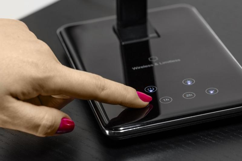 Decor Lampe de bureau Tritton 6W 340lm AC220-240V 4-CCT Charge sans fil USB PF>0 5 RA>80 noire 1208962518