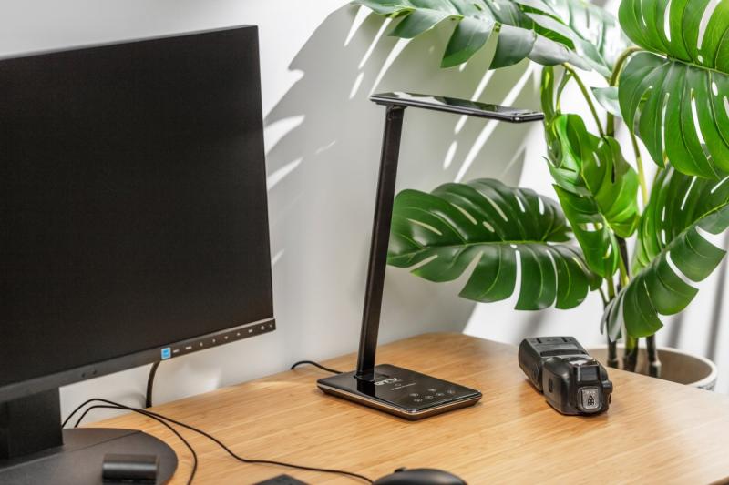 Decor Lampe de bureau Tritton 6W 340lm AC220-240V 4-CCT Charge sans fil USB PF>0 5 RA>80 noire 1208962518