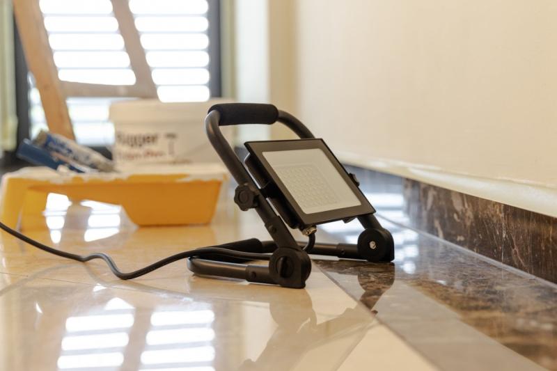 NELI Projecteur Portable, LED, 50W, 4500lm, 6400K, AC220-240V, IP65, câble de 1,5m