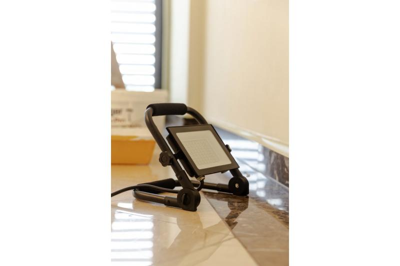 NELI Projecteur Portable, LED, 50W, 4500lm, 6400K, AC220-240V, IP65, câble de 1,5m