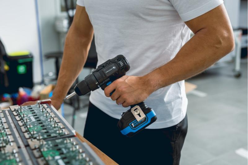 HÖGERT puissante visseuse sans fil 18V pour le bois et le métal.