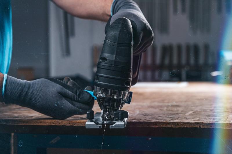 Scie sauteuse sans fil HÖGERT, 18V, poignée antivibrations - sans batterie