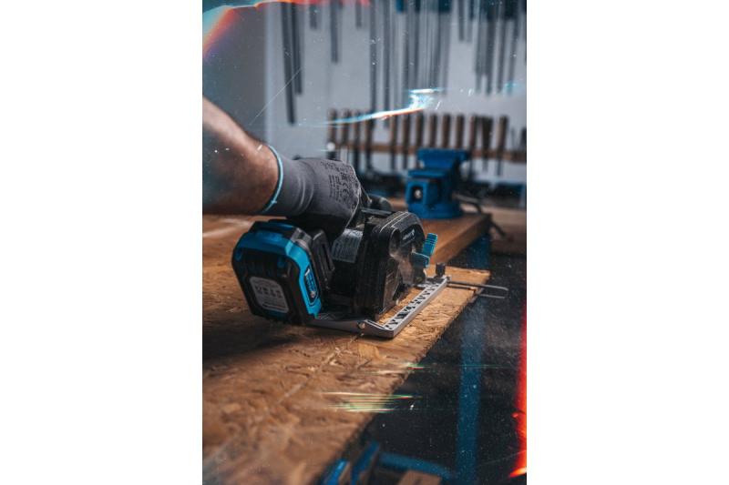 Scie circulaire sans fil HÖGERT, 18V, sans batterie, avec raccord pour aspirateur.