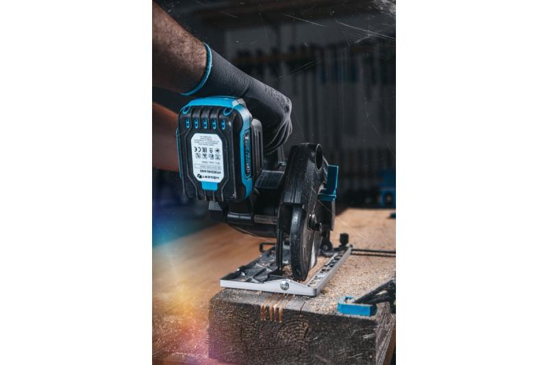 Scie circulaire sans fil HÖGERT, 18V, sans batterie, avec raccord pour aspirateur.