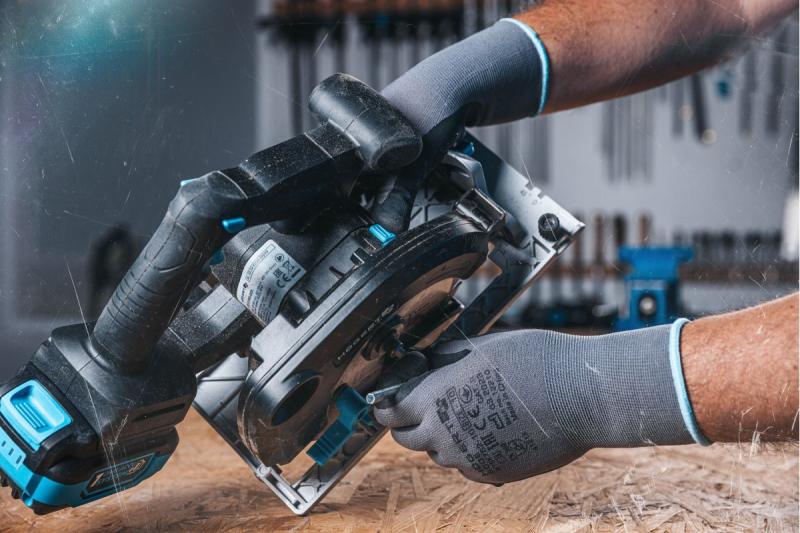 Scie circulaire sans fil HÖGERT, 18V, sans batterie, avec raccord pour aspirateur.