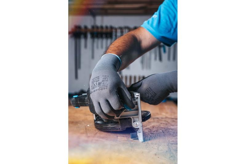 Scie circulaire sans fil HÖGERT, 18V, sans batterie, avec raccord pour aspirateur.