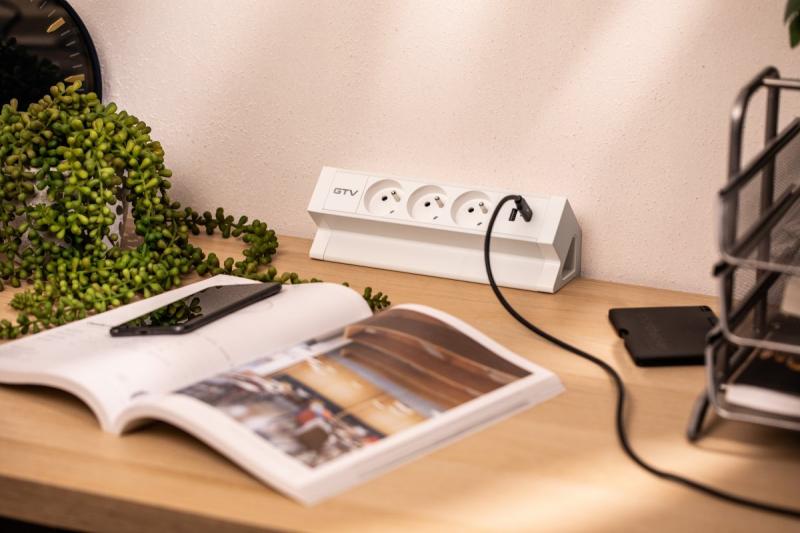 Prise de meuble Basco, 3 x prise avec mise à la terre, USB A+C, câble de 1,5 m, blanc avec montage