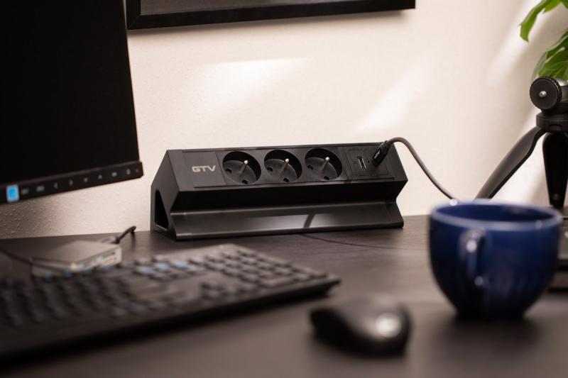 Prise de meuble Basco, 3 x prise avec mise à la terre, USB A+C, câble de 1,5 m, noir avec montage