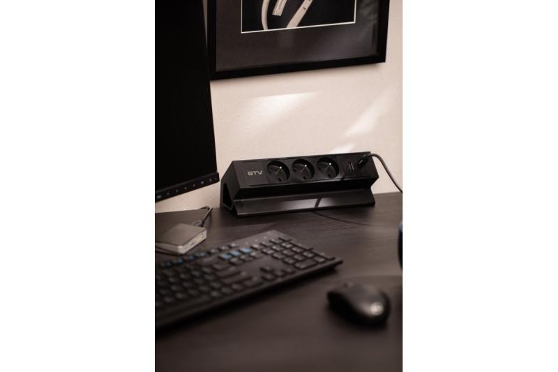 Prise de meuble Basco, 3 x prise avec mise à la terre, USB A+C, câble de 1,5 m, noir avec montage