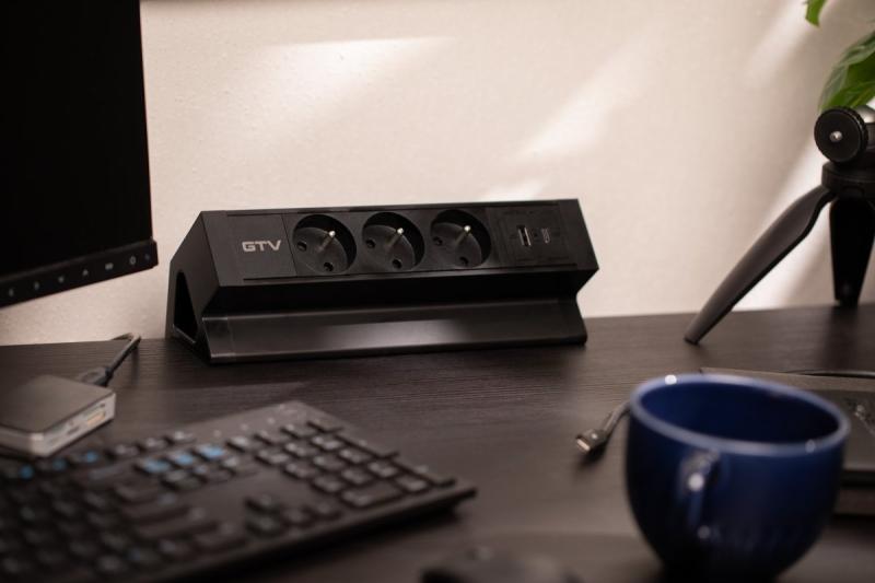 Prise de meuble Basco, 3 x prise avec mise à la terre, USB A+C, câble de 1,5 m, noir avec montage