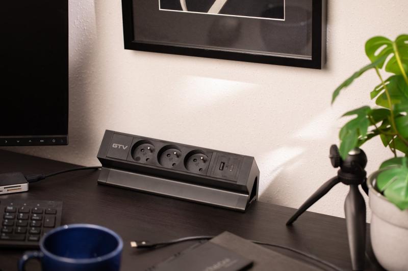 Prise de meuble Basco, 3 x prise avec mise à la terre, USB A+C, câble de 1,5 m, noir avec montage