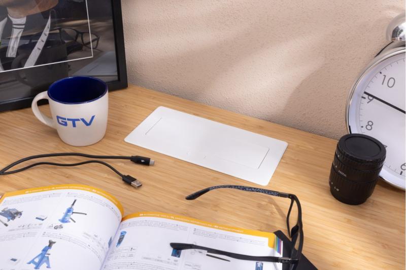 MULTISOFT Prise de meuble 2x Prise avec terre, USB A+C, RJ45, Câble d'alimentation avec fiche, Blanc