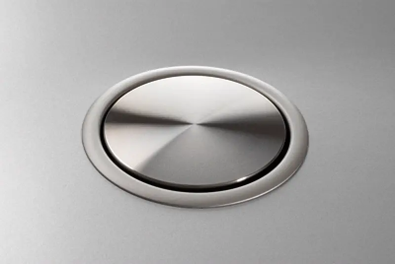 EVOline Port 3 Prise de terre rétractable, couvercle en inox,Mise à la terre de type E