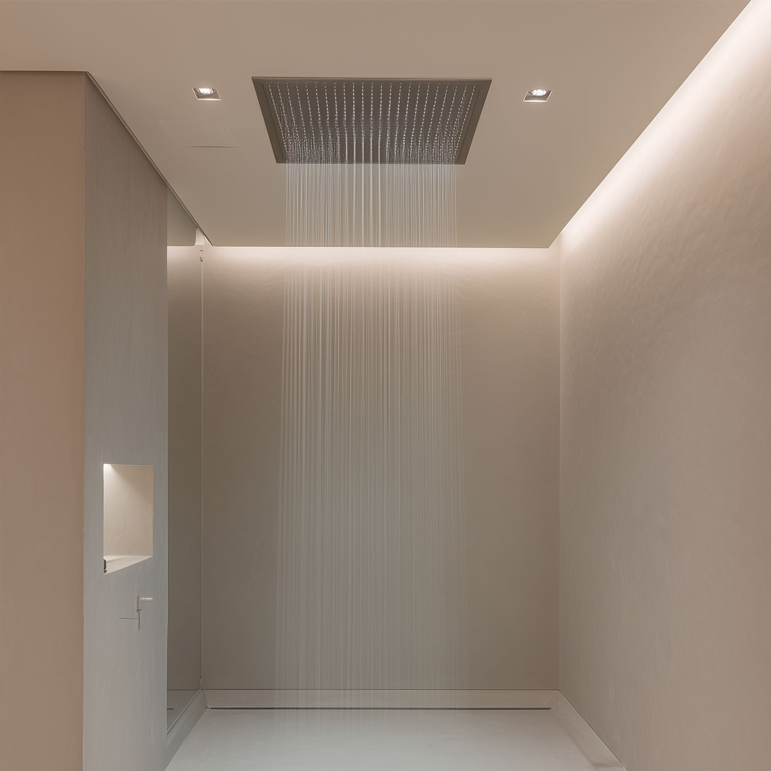 Douches à effet pluie ou douches à main : avantages et inconvénients en matière de conception